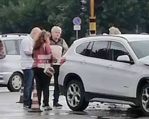 Полицай мина на червено и удари беемвето на съпругата на Бойко Рашков