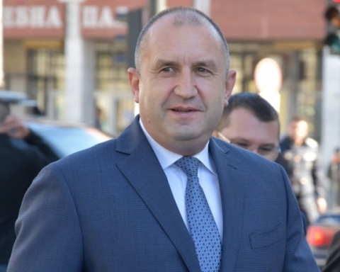 Журналист: Радев вече е разпратил „повиквателните“ за служебния кабинет