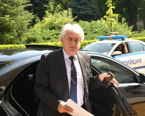 Промяната падна в собствен капан: Кабинет в оставка не може да смени Рашков като министър