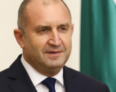 Радев кани ГЕРБ-СДС на консултации в сряда, няма да бърза с връчване на мандатите