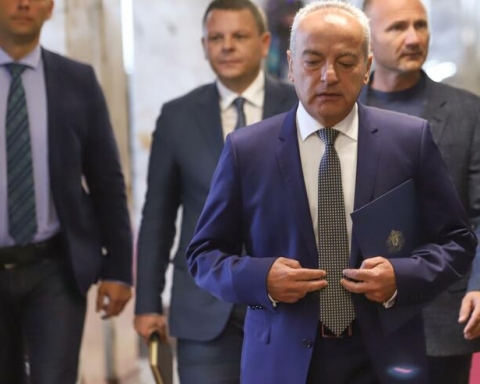 Кабинетът на Гълъб Донев одобри сделка за придобиване на 8 нови самолета F-l6C/D Block 70