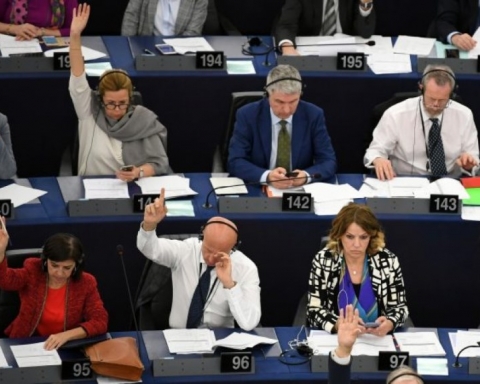 Българските евродепутати социалисти гласуваха против резолюцията, обявила Русия за „спонсор на тероризма“