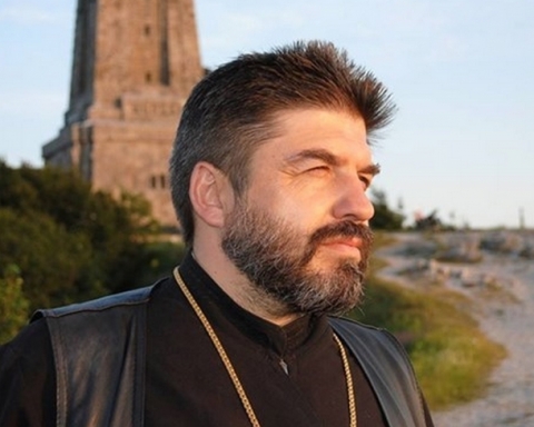 Как се нарича човек, който гледа чужди интереси за сметка на своите национални? – НАЦИОНАЛЕН ПРЕДАТЕЛ!!!