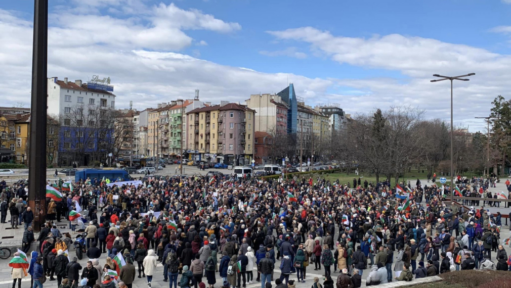 Шествия в София, Варна и други големи градове срещу участието на България във войната в Украйна