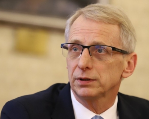 Денков, академико наш, не е ли време да разкараш Тагарев, професор, от така наречения си кабинет?