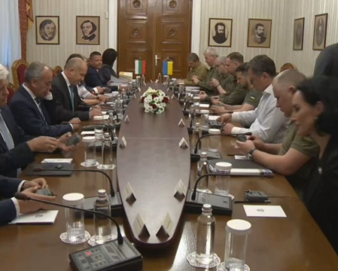 Радев пред Зеленски: Солидарни сме с Украйна, но не подкрепям предоставянето на българско оръжие