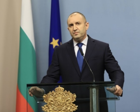 Президентът Радев: България категорично заклеймява терористичните атаки срещу Държавата Израел