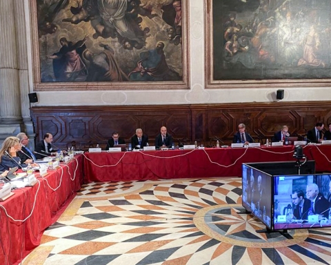 Шамар! Венецианската комисия с унищожителна критика за промените в Конституцията