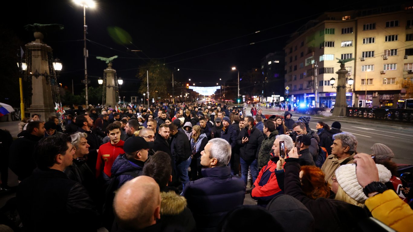 Политици и граждани на протест срещу махането на ПСА, блокираха Орлов мост (снимки)