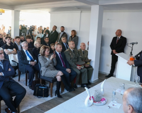 Президентът Радев се срещна с представители на българската общност в Косово