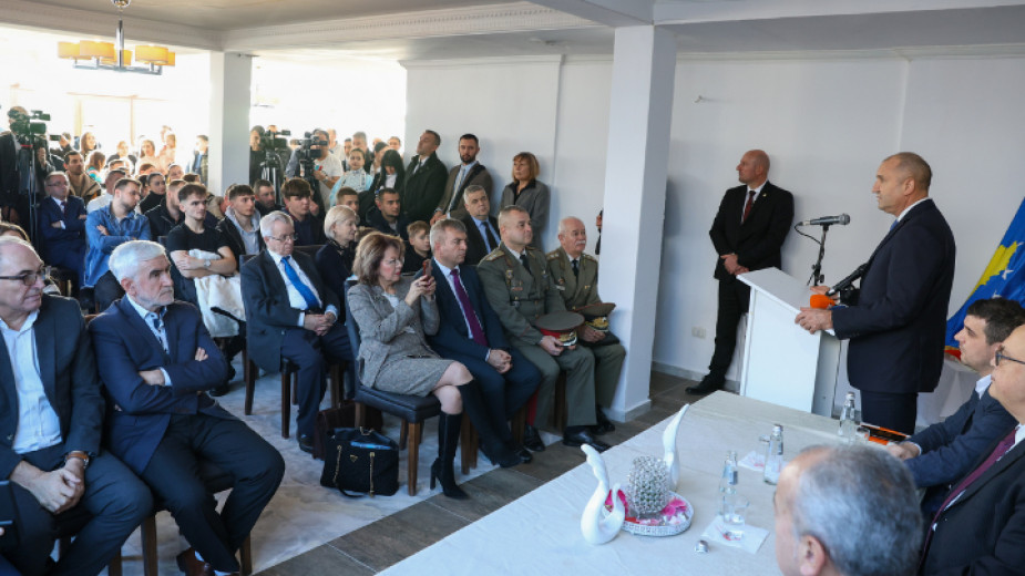 Президентът Радев се срещна с представители на българската общност в Косово