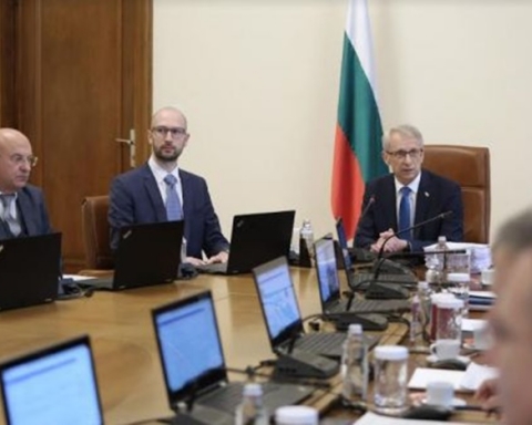 Денков с бисери: Имаме пълноправно членство в Шенген по вода и въздух. Радев е “едно лице” …
