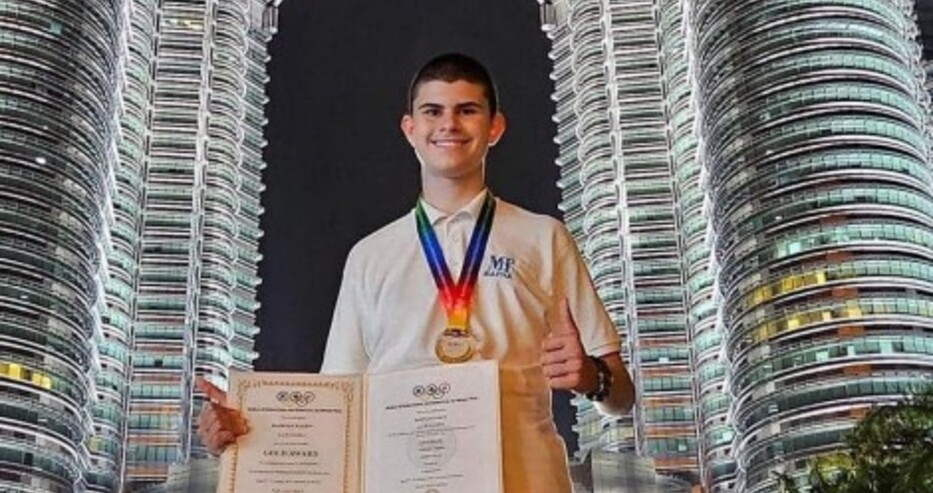 Ученик от Варна спечели Световната математическа олимпиада в Куала Лумпур и вдъхнови мрежата