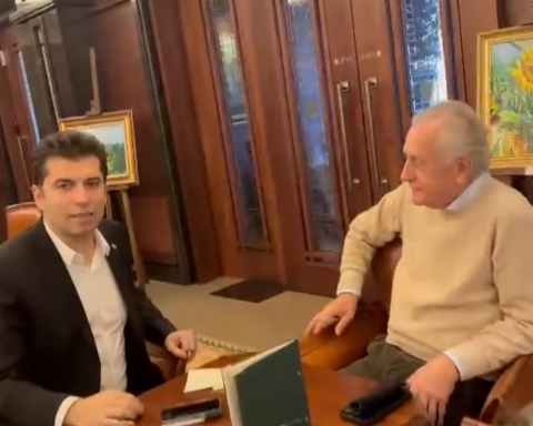Спипаха Киро на тайна среща в хотел с бизнесмена Спас Русев, той бяга през задния вход, в парламента му искат обяснение / ВИДЕО