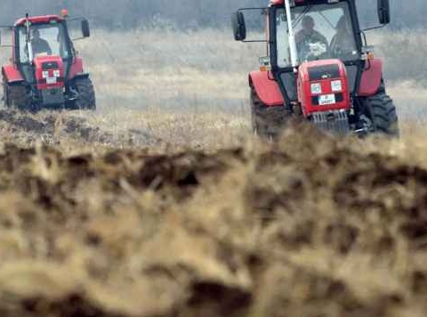 Адвокат: Променят Закона за земеделските земи в полза на 1500 едри фермери и в ущърб на 35 000 собственици на парцели