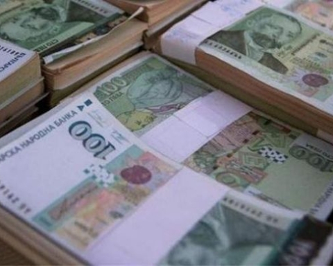 Правителството с решението си за минималната заплата отвори Кутията на Пандора