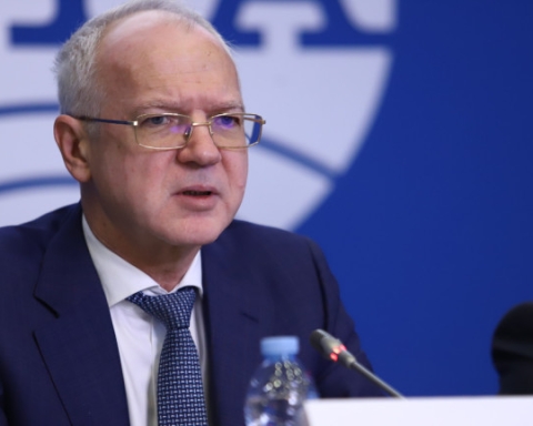 Бизнесът към премиера Желязков: Евроидиоти! Ние сме с Америка, Русия и Китай