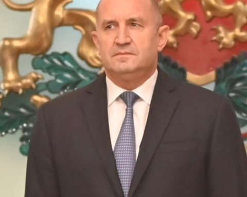 Радев го направи: сезира КС срещу отказа на Наталия Киселова за референдума за еврото