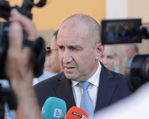 Радев: Влизането в еврозоната при петролна криза трябва да бъде много внимателно премислено