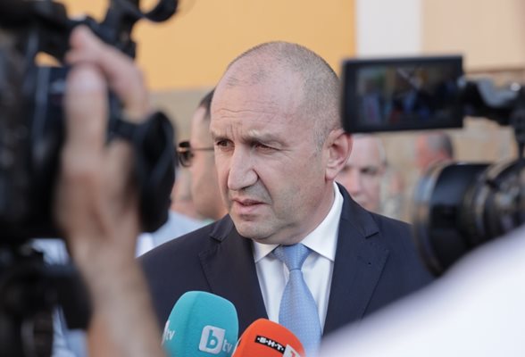 Радев: Влизането в еврозоната при петролна криза трябва да бъде много внимателно премислено