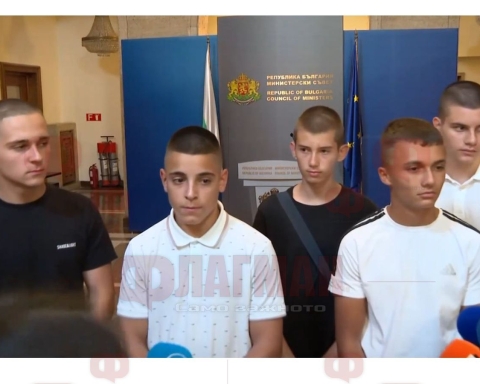 Петте момчета, които гасиха пожара край Сунгурларе с пръскачки и тупалки: Господ е с нас и не ни е страх