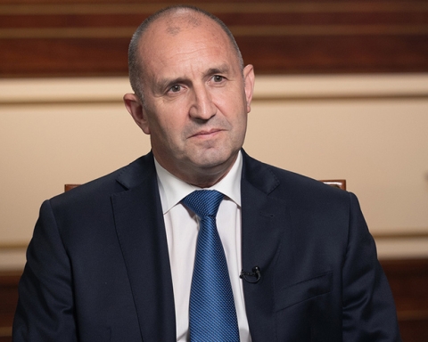 Радев с извънредно обръщение към народа: Властта е бламирана, оставката е неотложна, изходът са предсрочни избори